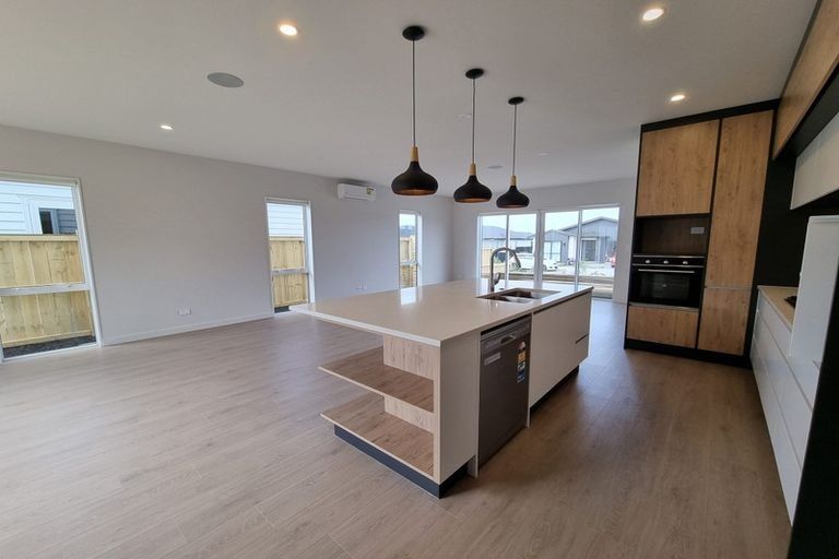 Photo of property in 89 Vinistra Road, Kumeu, 0810