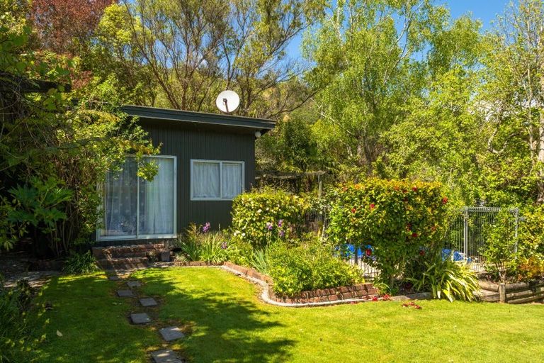 Photo of property in 128 Waikawa Road, Picton, 7220