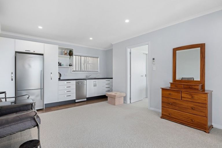 Photo of property in 1 Holcombrooke Lane, Welcome Bay, Tauranga, 3175