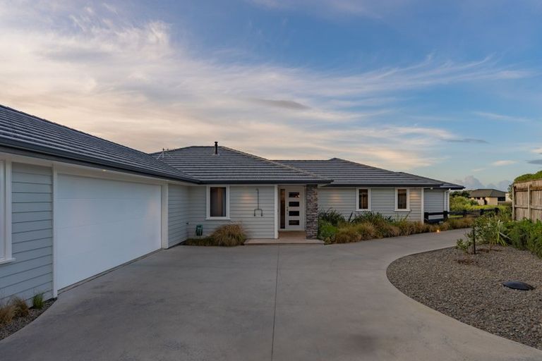 Photo of property in 3 Barbaras Way, Waikanae Beach, Waikanae, 5036