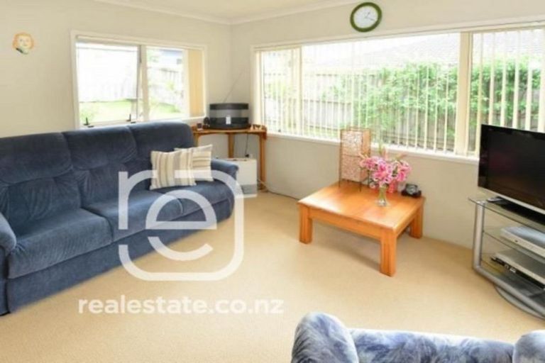 Photo of property in 4 Neaptide Close, Red Beach, 0932