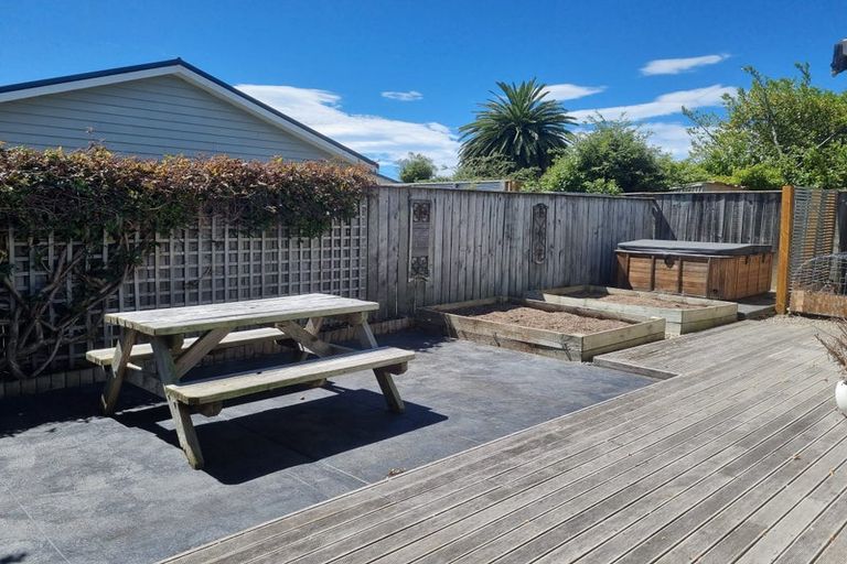 Photo of property in 8 Sackville Street, Martinborough, 5711