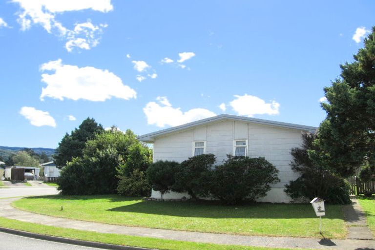 Photo of property in 31 Blueberry Grove, Timberlea, Upper Hutt, 5018