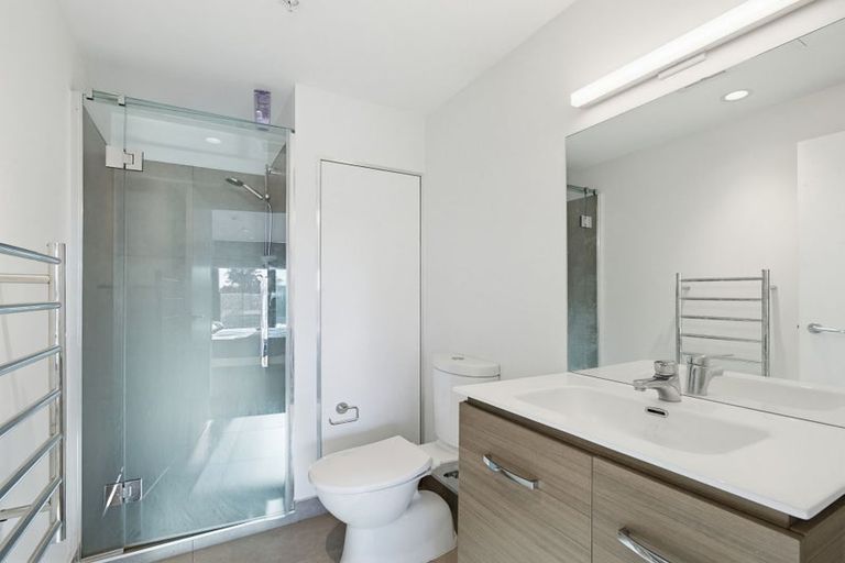 Photo of property in 1e/30 Westward Ho, Glen Eden, Auckland, 0602