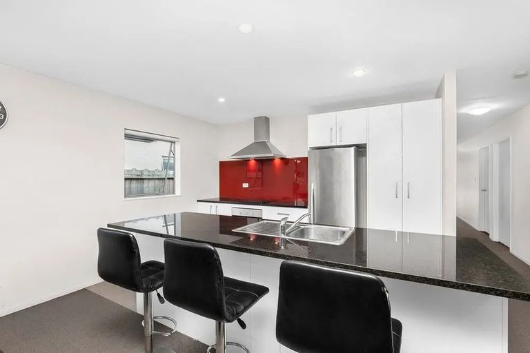 Photo of property in 98 Popokatea Drive, Takanini, 2112