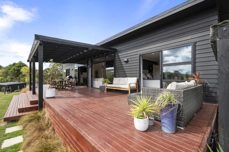 Photo of property in 338 Valley Road, Colyton, Feilding, 4775