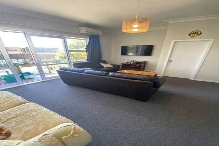 Photo of property in 62 Kelburn Parade, Kelburn, Wellington, 6012