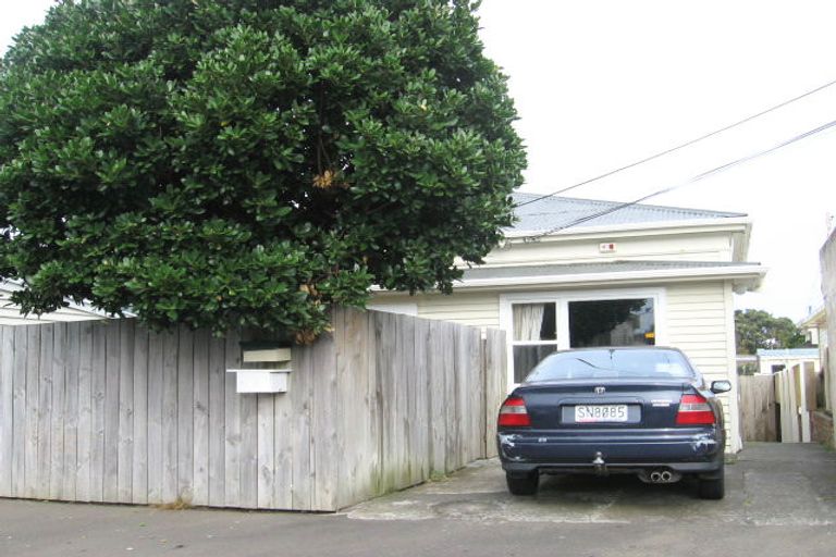 Photo of property in 11 Wha Street, Lyall Bay, Wellington, 6022