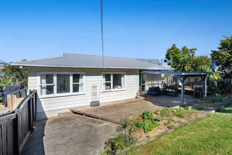 Photo of property in 245 Vipond Road, Stanmore Bay, Whangaparaoa, 0932