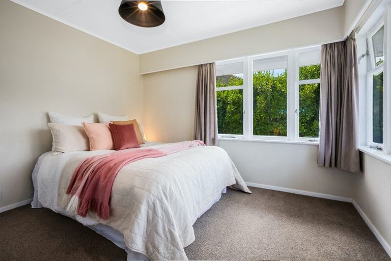 Photo of property in 15 Handyside Street, Tawa, Wellington, 5028
