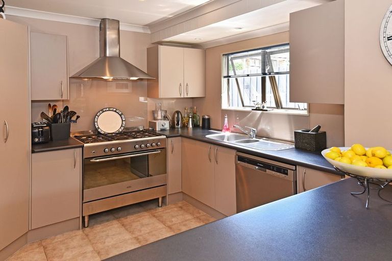 Photo of property in 2/34 Gills Avenue, Papakura, 2110