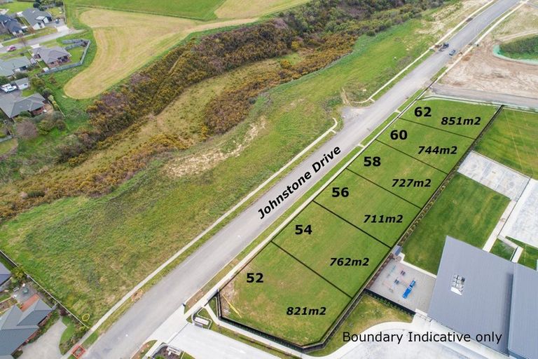 Photo of property in 124 Johnstone Drive, Fitzherbert, Palmerston North, 4410