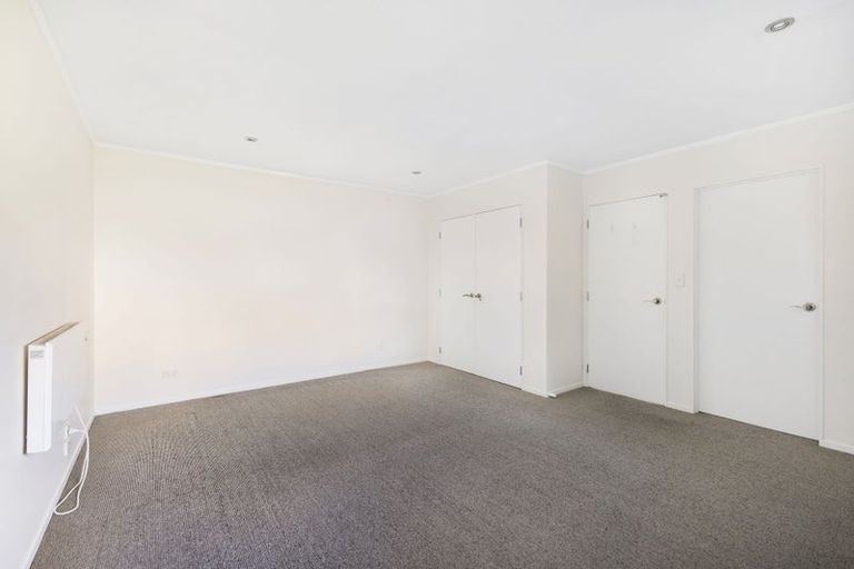 Photo of property in 9 Ambury Place, Merrilands, New Plymouth, 4312