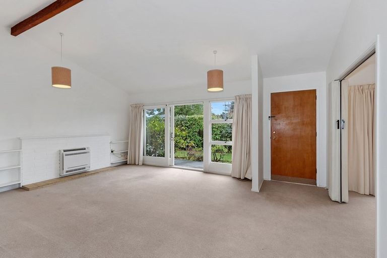 Photo of property in 2/55 Garreg Road, Bryndwr, Christchurch, 8052