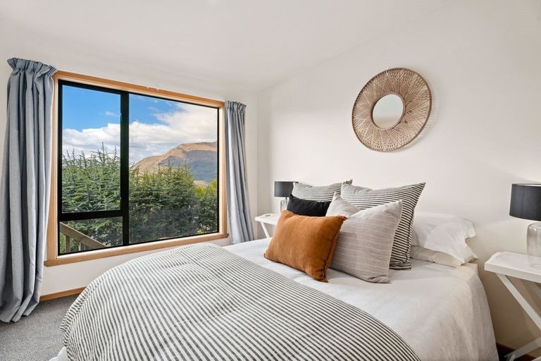 Photo of property in 138a Wynyard Crescent, Fernhill, Queenstown, 9300