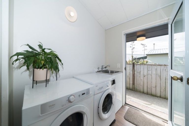Photo of property in 30 Tiller Close, Kelvin Grove, Palmerston North, 4414