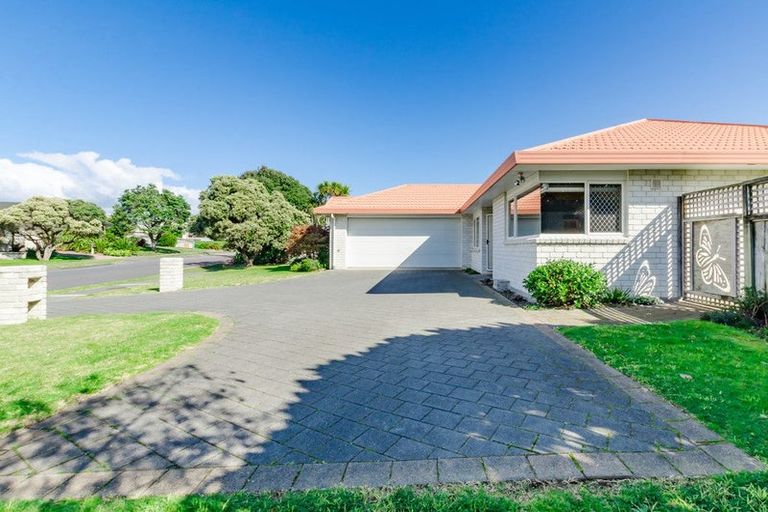 Photo of property in 23 Kotuku Drive, Paraparaumu Beach, Paraparaumu, 5032
