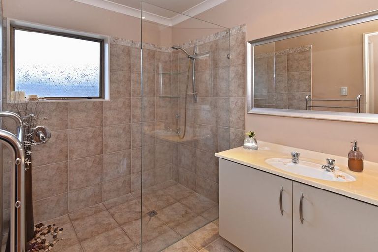 Photo of property in 2/34 Gills Avenue, Papakura, 2110