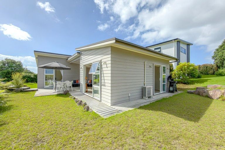 Photo of property in 5 Ross Place, Whiritoa, Whangamata, 3691