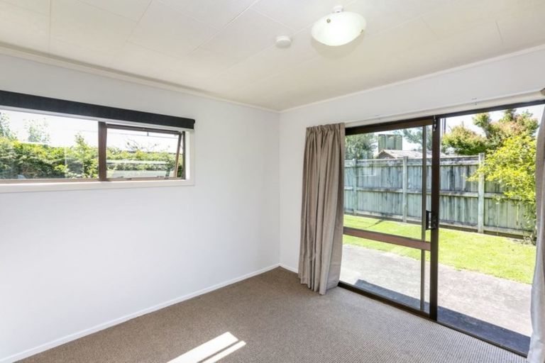 Photo of property in 421 Mangorei Road, Highlands Park, New Plymouth, 4312