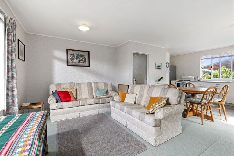 Photo of property in 1/8 Fernlea Rise, Bayview, Auckland, 0629