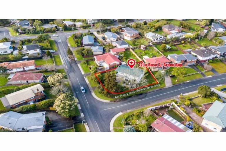 Photo of property in 72 La Rosa Street, Green Bay, Auckland, 0604