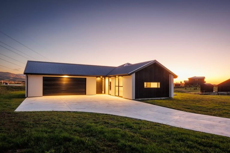 Photo of property in 132 Kingsdale Park Drive, Aokautere, Palmerston North, 4471