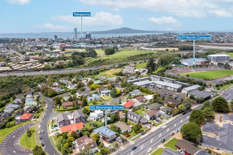 Photo of property in 30 Akoranga Drive, Northcote, Auckland, 0627