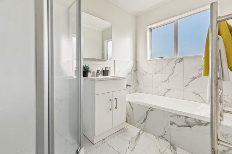 Photo of property in 26 Hinerau Street, Henderson, Auckland, 0612