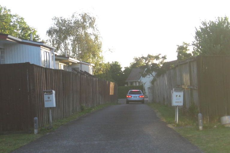 Photo of property in 9 Mannering Place, Hillcrest, Auckland, 0627