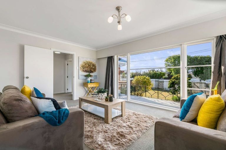 Photo of property in 12 Clayton Road, Manurewa, Auckland, 2102