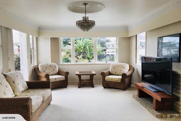 Photo of property in 1/14 Bond Crescent, Forrest Hill, Auckland, 0620