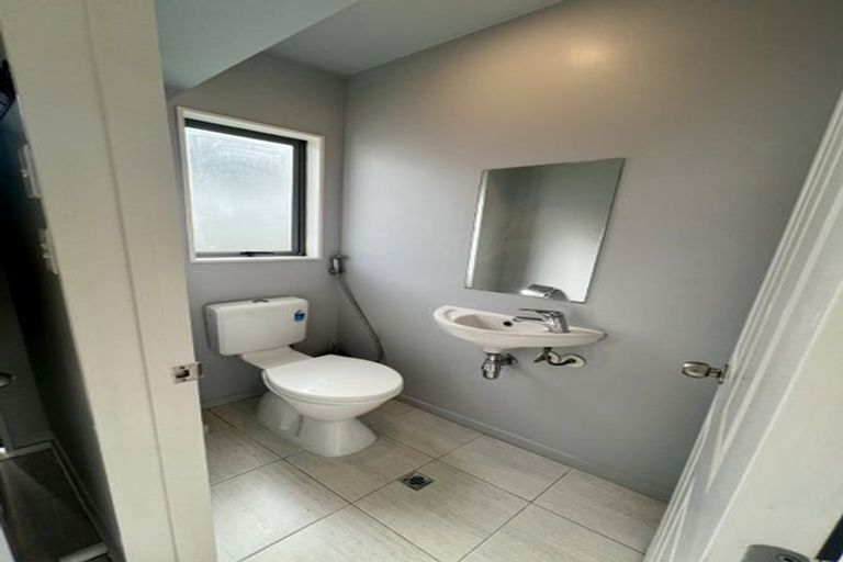 Photo of property in 31/3 Hulme Place, Henderson, Auckland, 0612