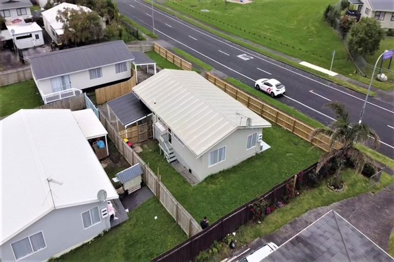 Photo of property in 1/136 Shifnal Drive, Randwick Park, Auckland, 2105