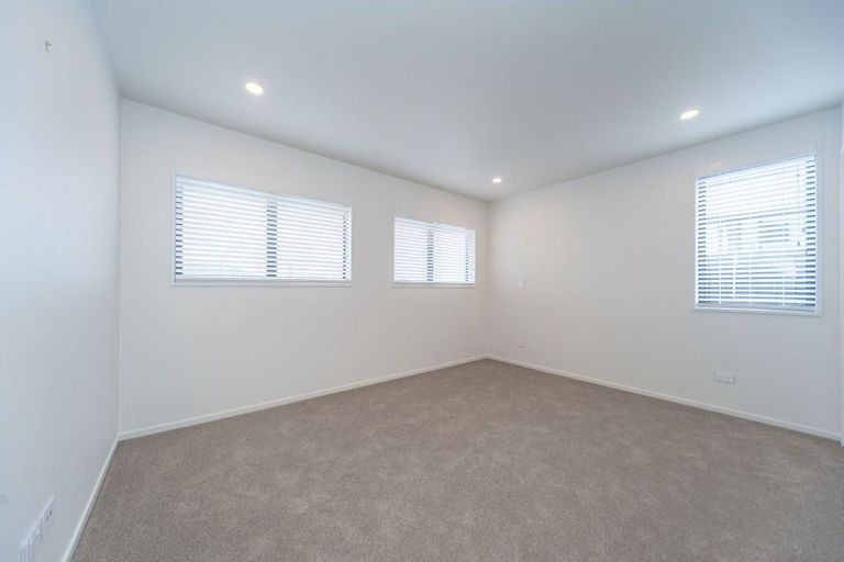Photo of property in 33 Oakum Road, Whitby, Porirua, 5024