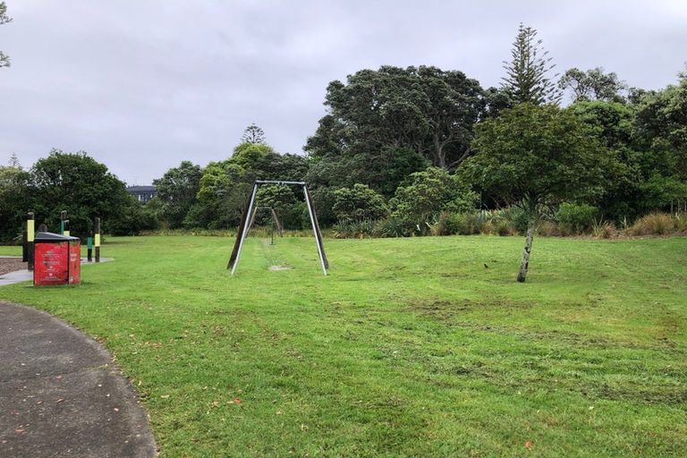 Photo of property in 26 Orere Point Road, Orere Point, 2585