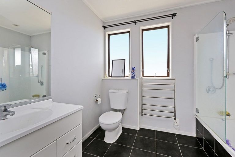 Photo of property in 2/2 Lee Road, Taradale, Napier, 4112