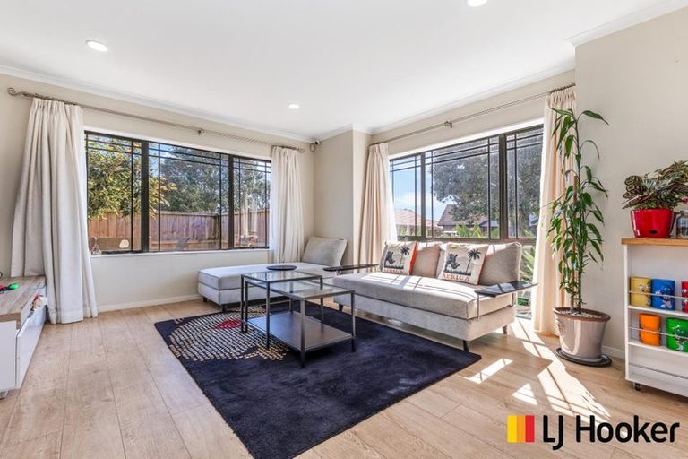 Photo of property in 4 Croftview Road, Wattle Downs, Auckland, 2103