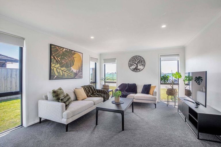Photo of property in 6 Blackbird Way, Rolleston, 7614