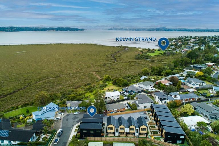 Photo of property in 27a Dawnhaven Drive, Te Atatu Peninsula, Auckland, 0610