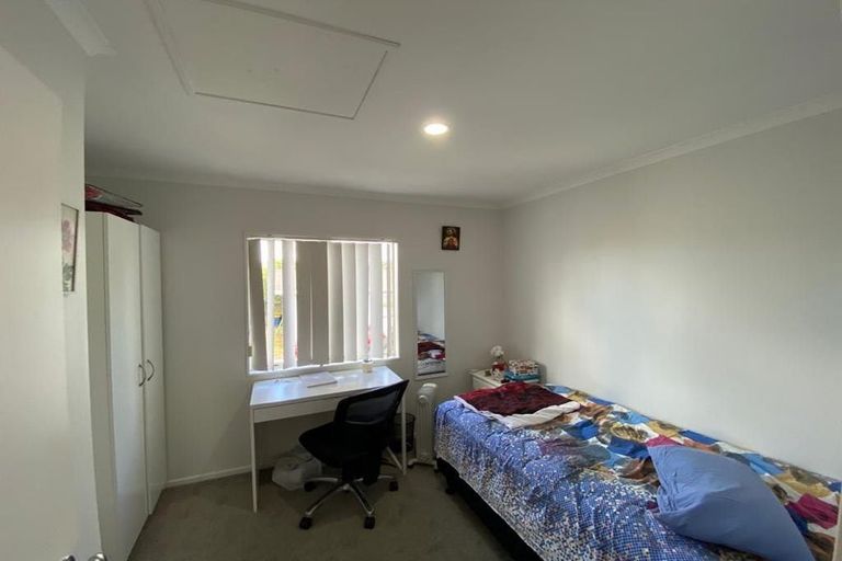 Photo of property in 44 Brashier Circle, Sunnyvale, Auckland, 0612