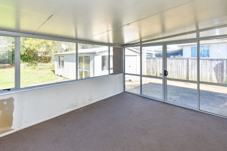 Photo of property in 31 Becker Drive, Weymouth, Auckland, 2103