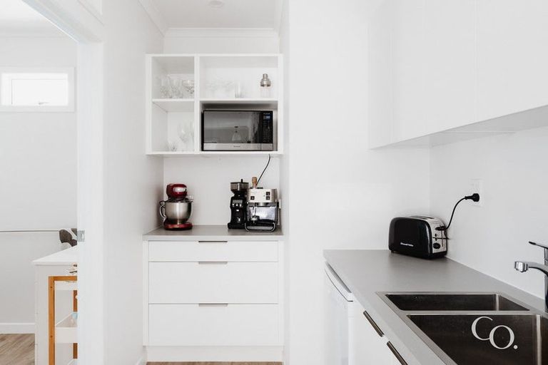 Photo of property in 22 Queen Road, Bellevue, Tauranga, 3110