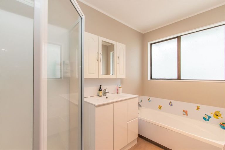 Photo of property in 26 Nikau Street, Inglewood, 4330