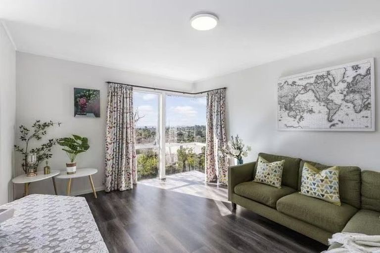 Photo of property in 22 Cairnbrae Court, Northcross, Auckland, 0632