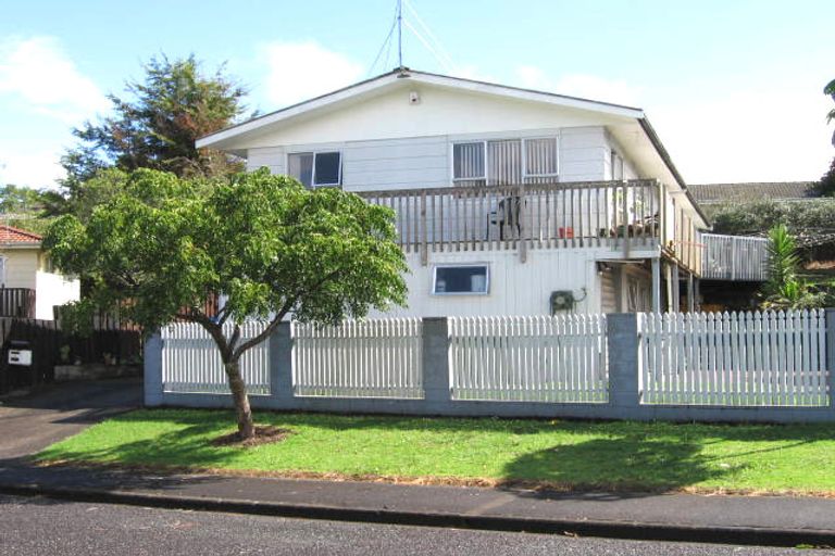 Photo of property in 7 Talavera Place, Te Atatu South, Auckland, 0602