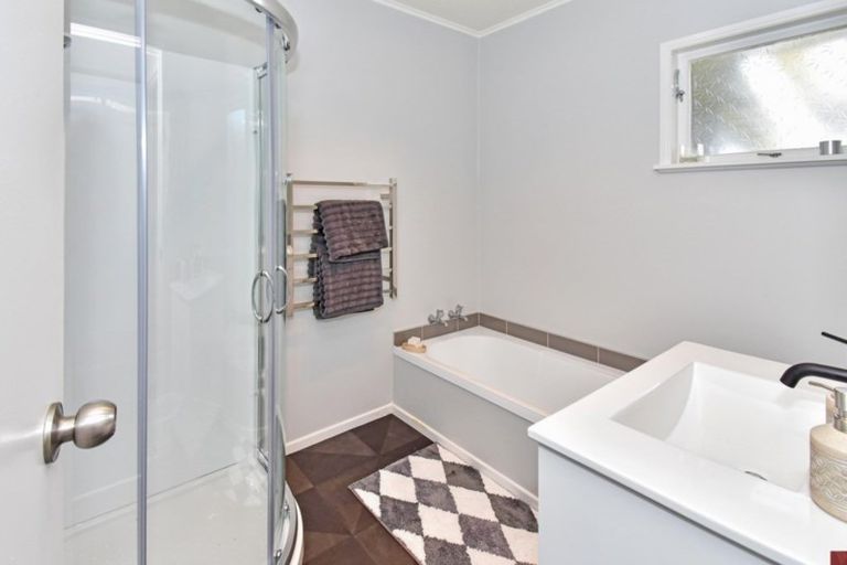 Photo of property in 6 Lawrence Crescent, Hillpark, Auckland, 2102