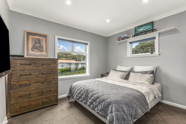 Photo of property in 3 Bell Street, Tawa, Wellington, 5028