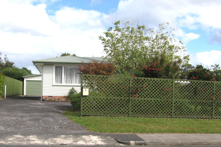 Photo of property in 9 Ozich Avenue, Te Atatu South, Auckland, 0610