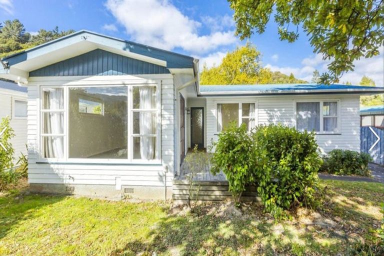 Photo of property in 14 Molloys Road, Te Marua, Upper Hutt, 5018